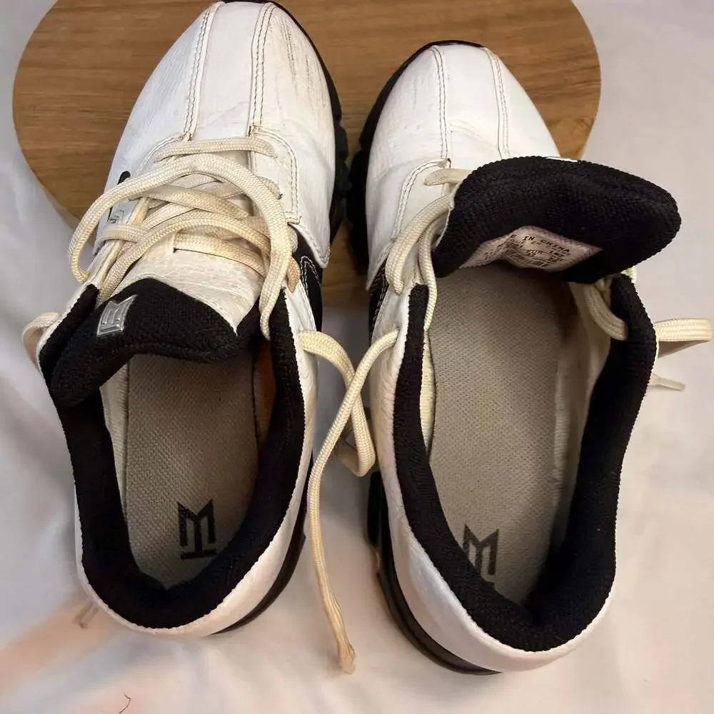 Nike Tiger Woods Youth White and Black Golf Shoes Size 1